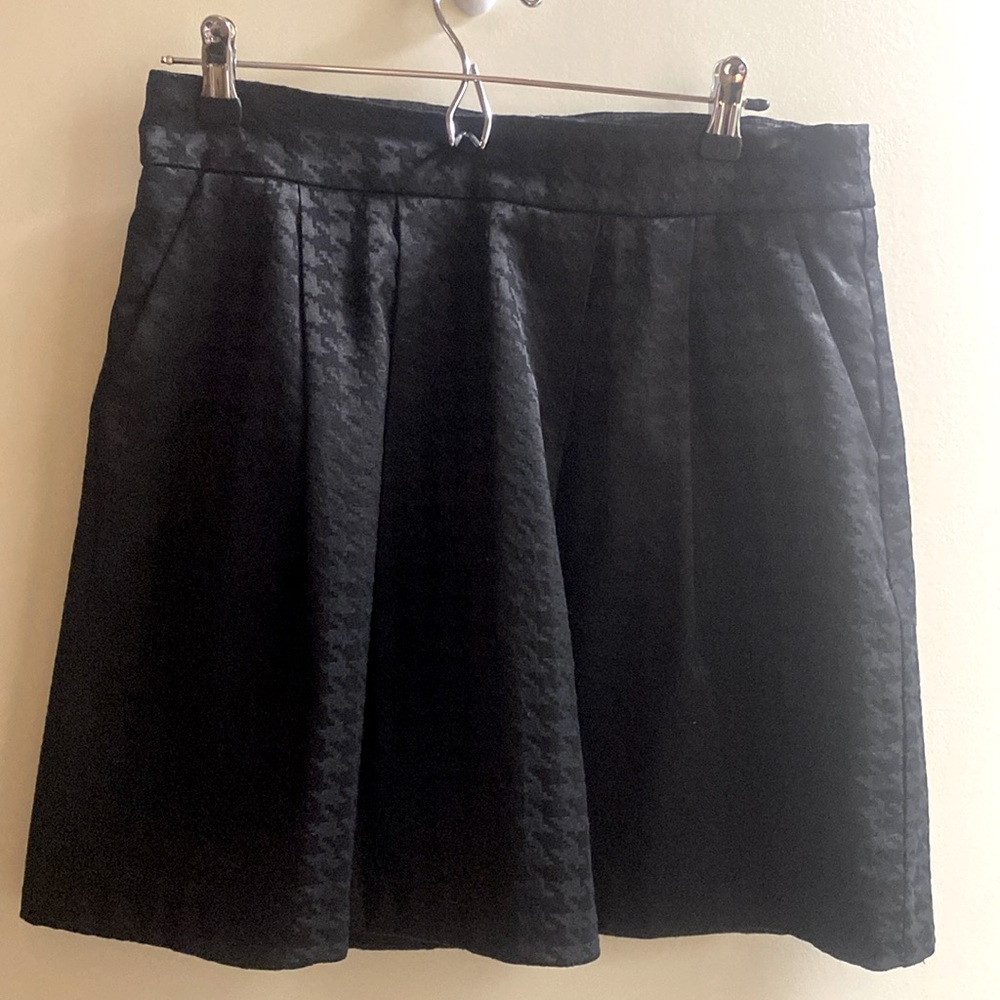 Halogen Black Houndstooth Skirt Size 8